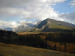 Approaching Banff (DSCN1222.jpg)