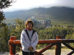 Ms Becky & Banff Springs Hotel (DSCN1234.jpg)