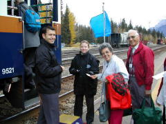 Norm & Ray welcomed by the dinning staff (DSCN1244.jpg)