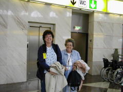 Norma&Becky-Schwechat.jpg