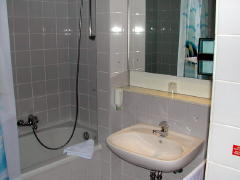 Typical European bathroom (DSCN0730.jpg)