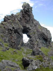 Hole in lava formation (DSCN1653.jpg)