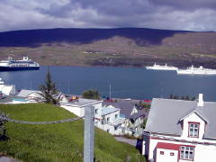 Cruise ships stopped at Akureyri (DSCN1673.jpg)