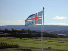 Iceladic flag outside Edda Hotel in Egilsstadir (DSCN1727.jpg)