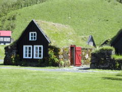 Example of a sod house (DSCN1757.jpg)