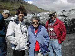 The Group infront of the Solheimajokull glacier (DSCN1758.jpg)